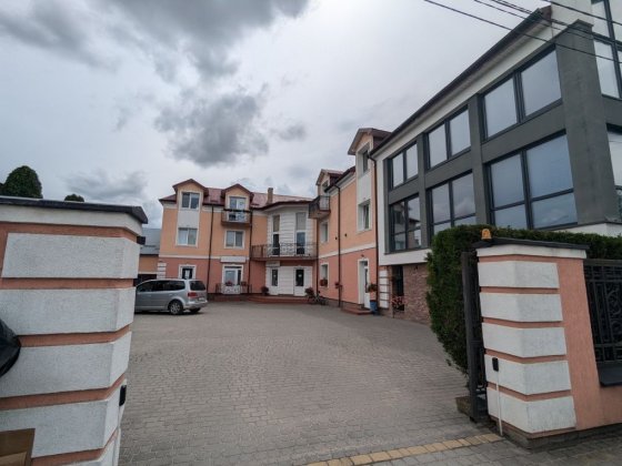 Довгострокова оренда офісних приміщень (67.2 м.кв)  у м.Жовква Жолква