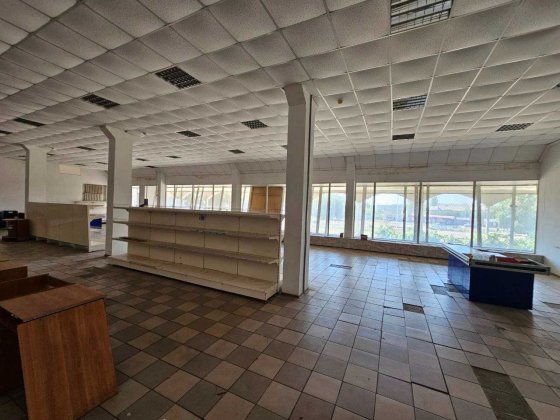 Доманівка торгове приміщення 479 кв.м. центр на площі біля Аврори Доманівка