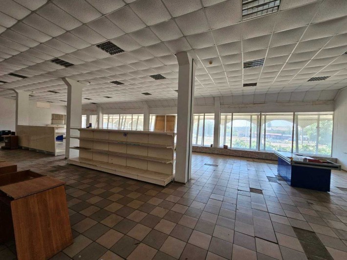 Доманівка торгове приміщення 479 кв.м. центр на площі біля Аврори - фото 1