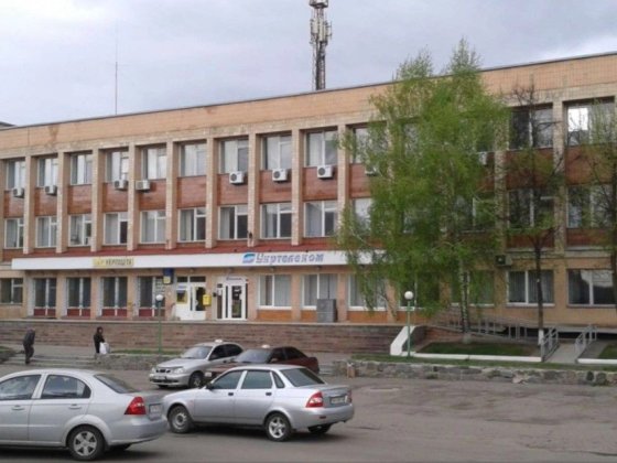 Оренда приміщення під магазин та ін., центр,  червона  лінія, 91 кв.м. Гадяч