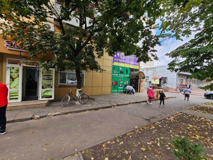 Центр Грушевського торгове приміщення 87 кв.м. ТОП місце прохідняк - фото 1