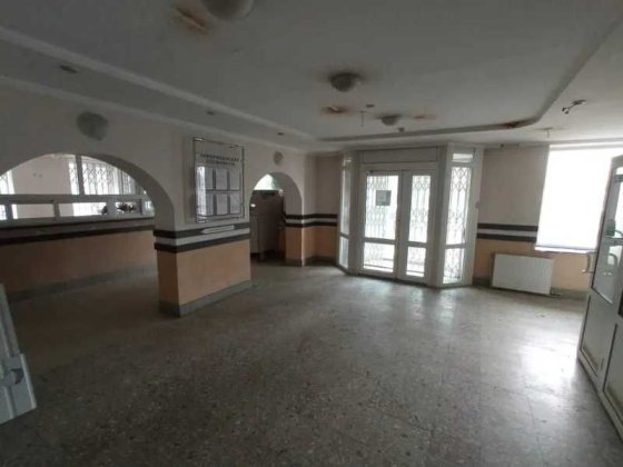 ОРЕНДА – приміщення 1-го поверху площею 98,8 кв.м. м. Сторожинець Сторожинець