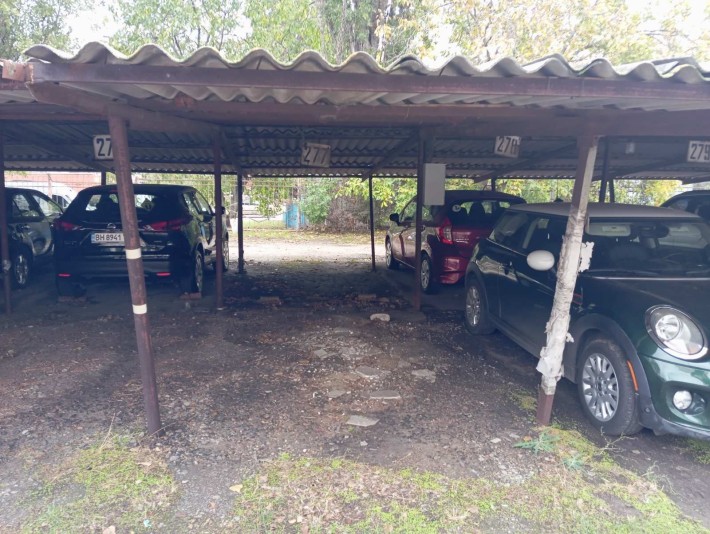 Продам или сдам место на крытой стоянке на Таирова (возле Радужного) - фото 1