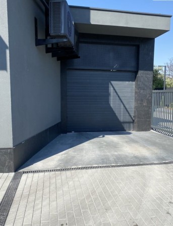 Здам в оренду паркомісце по вул. Сечені, 29А, 18 м.кв. - фото 1