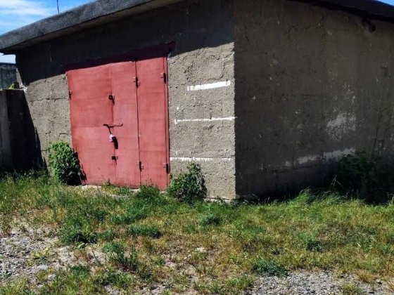 Власник. Продається  великий гараж.Центр. Славута