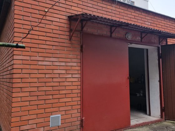 Центр Полтави, площа Луначарського, продам, цегляний капітальний гараж Полтава