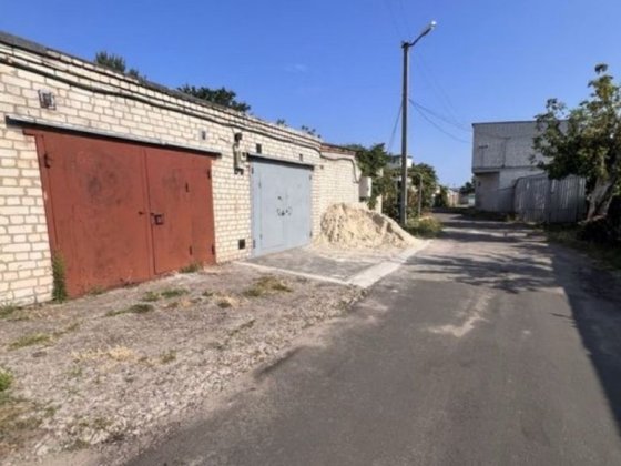 ПРОДАМ капітальний ГАРАЖ з виходом  до Дніпра 700 річчя 9500$ Черкаси