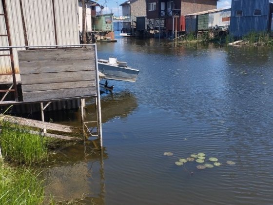 Продам місце на 1 причалі, з гаражем та човном. Черкассы