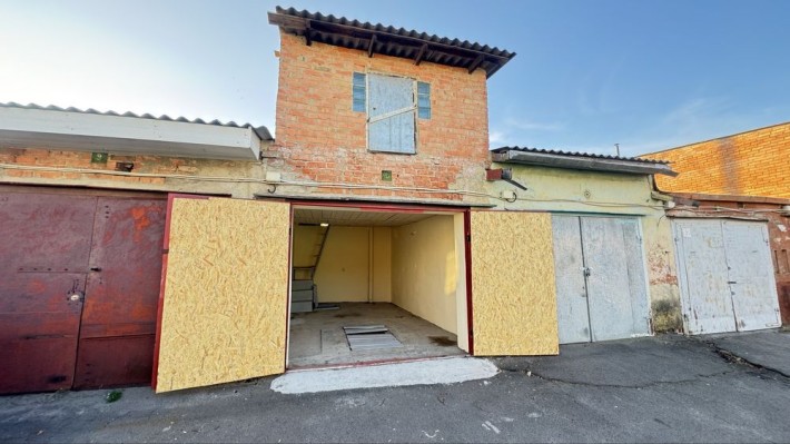 Продаж хорошого двоповерхового гаража з ремонтом і ямою . - фото 1