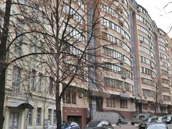Продаж сімейного паркомісця 36,4 м2  Кониського ,45-49  Шевченківський Київ
