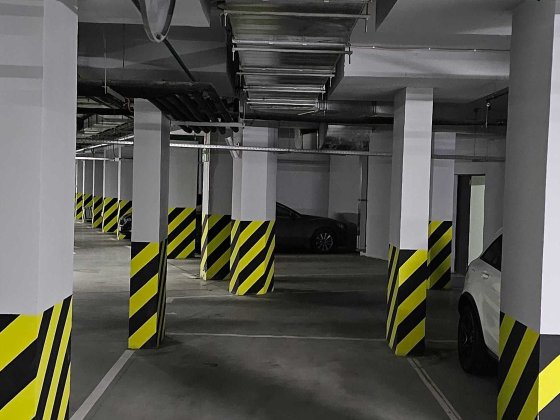 Паркомісце ЖК Славутич 1.0 Киев