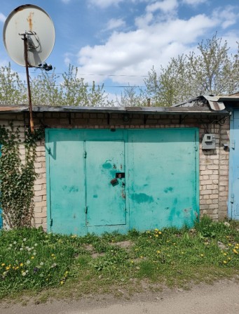 Продам гараж 38 м² с утеплённой комнатой и двором - фото 1