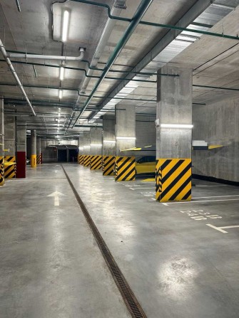 ЖК Львівська площа Кудрявська 24а Паркінг 1й рівень біля виїзду Центр - фото 1