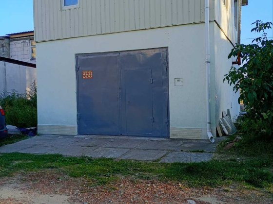 Продам гараж в кооперативі з кухнею та двома кімнатами є ліфт Счастливое