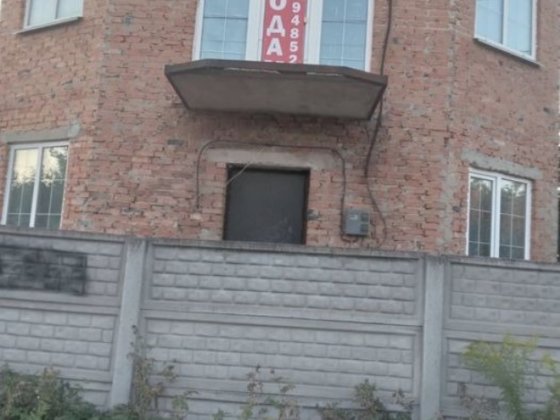 Двоповерховий будинок в Деснянському районі Киев