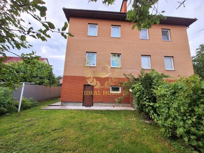 Продам частину 3 х поверхового жилого будинку 200 м2 - фото 1