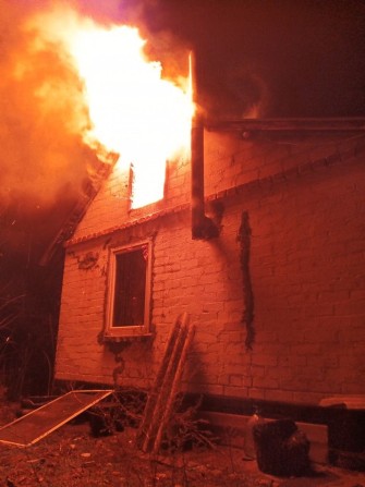 Продам домик после пожара. - фото 1