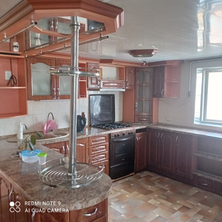 Продається половина дома з великою приватною теріторією. - фото 1