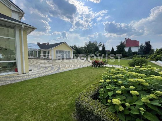 Маєток в передмісті Києва з басейном авторським дизайном Гостомель