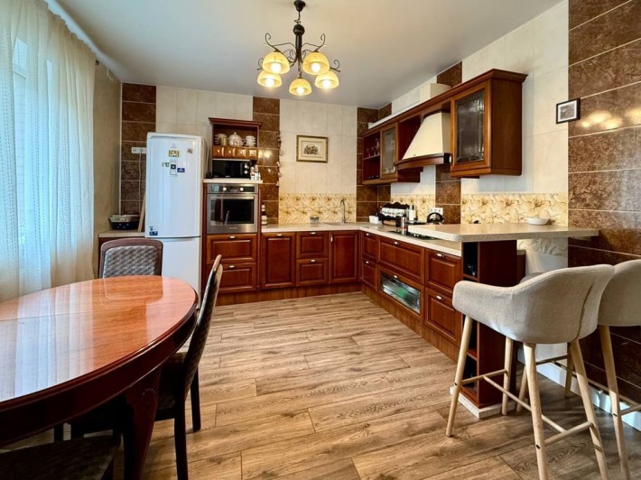 Продаж будинку в центрі міста 188м2 СУПЕР локація! Немає аналогів! - фото 1