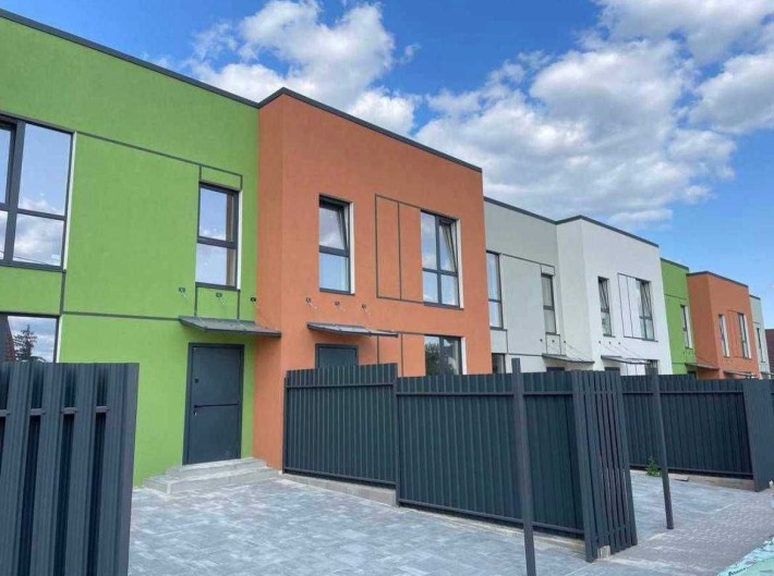 Таунхаус в Гостомелі з базовим ремонтом - фото 1