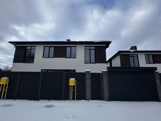 Продаж чудового таунхаусу 100 кв.м навпроти озера в сел. ГОСТОМЕЛЬ Гостомель