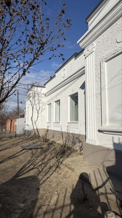 Продам добротный кирпичный  дом с ремонтом в центре на фундаменте!!! - фото 1