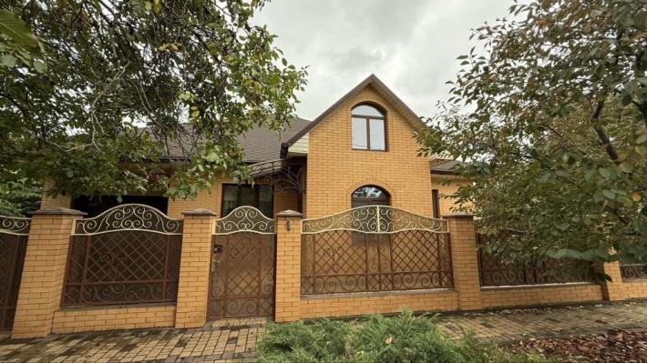 Продам шикарный дом в центре - фото 1