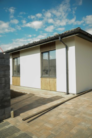 Кутовий таунхаус 76 м² у Гостомелі з ділянкою 3,86 сотки - фото 1