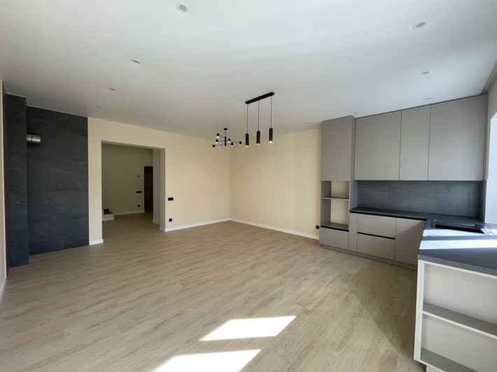 Таун в центрі міста з новим ремонтом. Гостомель парк Щасливий - фото 1