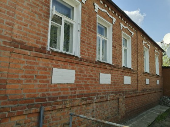 Продаю добротный кирпичный дом в удобном р-не г Мерефа Мерефа