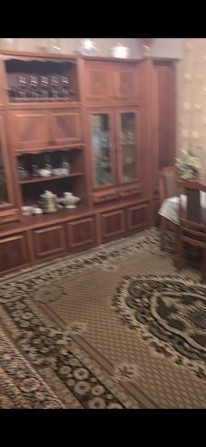 Півособняк на 4 сотках землі є гараж з ямою та окремо стояча будівля - фото 1