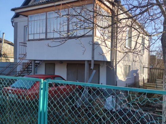 Двоповерховий будинок Звягель