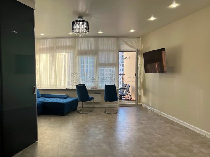 Стильная квартира-студия с балконом и видом на море в Аркадии. - фото 1