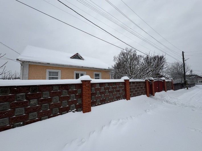 Цілий будинок в доброму місці з великою земельною ділянкою - фото 1