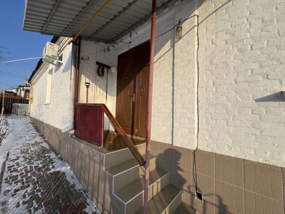 Пів будинку, З ремонтом. Зручності. Свій двір 3 сот. Р-н З/Д вокзалу. Умань