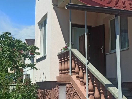 Продаж будинку біля озера на 15 сотках землі Агрономичное