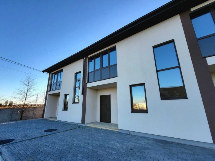 Продається просторий таунхаус в Агрономічному - фото 1