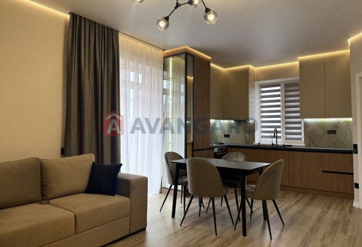 Таунхаус з ремонтом та меблями з централізованою водою та газом - фото 1