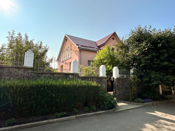 Будинок в престижному та зручному районі міста - фото 1