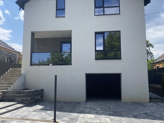 Будинок центр, асфальт, центр. Комунікаціі ,6 сот. 190 кв.м Михайловцы