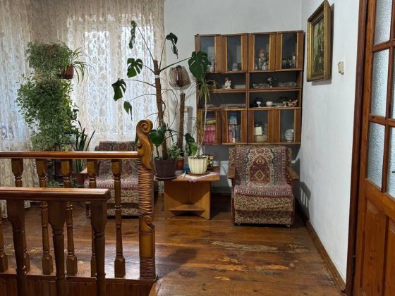 Продаж будинка! Вихід до озера! Щітки