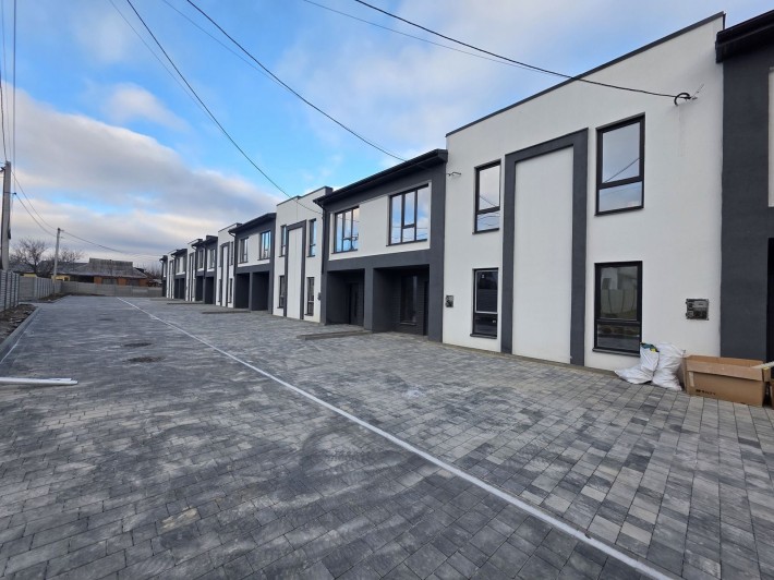 Продам просторий таунхаус в Якушинцях - фото 1