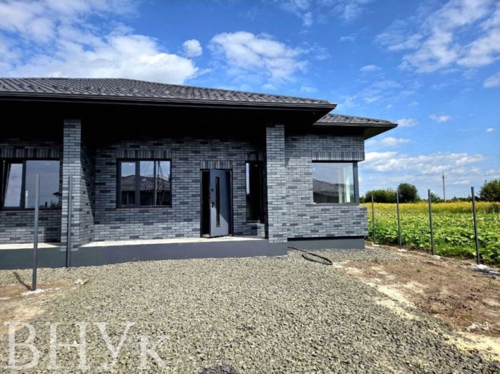 Продам сучасний дуплекс у Рованцях - фото 1