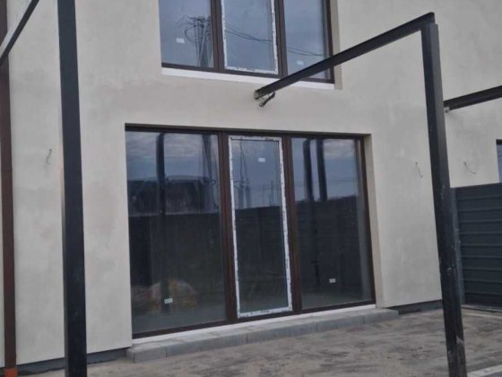 Продаж будинку в дуплексі Рованці