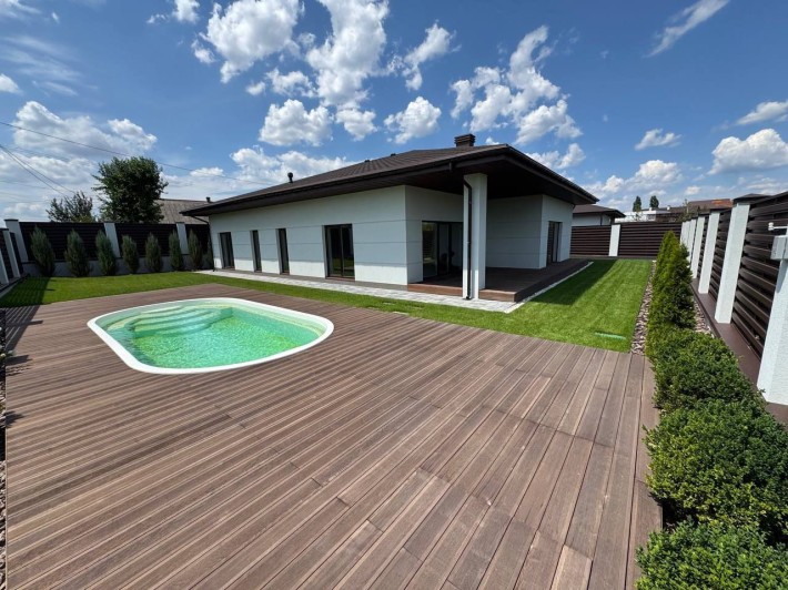 Продам дом в Новоалександровке - фото 1