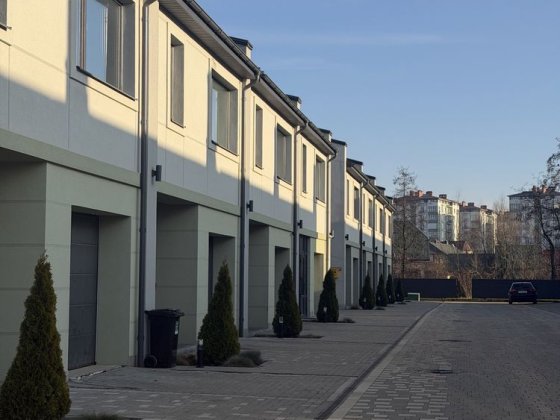 Боковий таунхаус з великою земельною ділянкою Криховцы