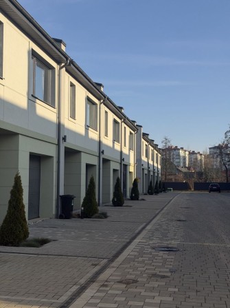 Боковий таунхаус з великою земельною ділянкою - фото 1