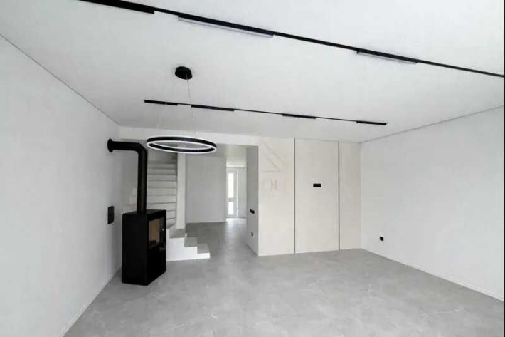 Продаж Таунхауса з ремонтом, міські комунікації, Газ - фото 1