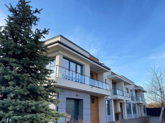 Сучасний таунхаус у ВОВЧИНЦЯХ - 7 хв до ТРЦ Veles Mall! Вовчинець